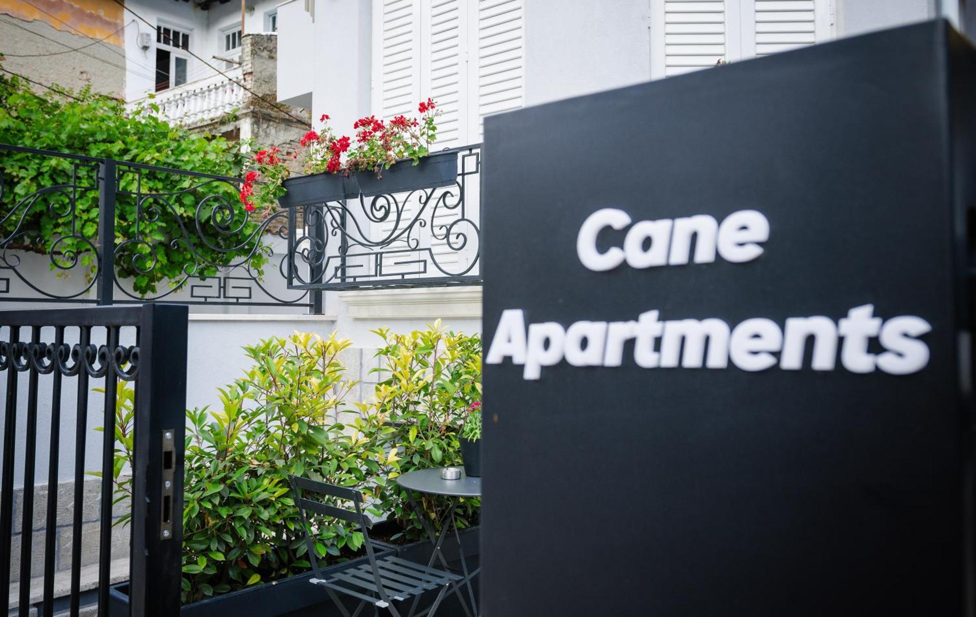 Coral Cane Apartment *
