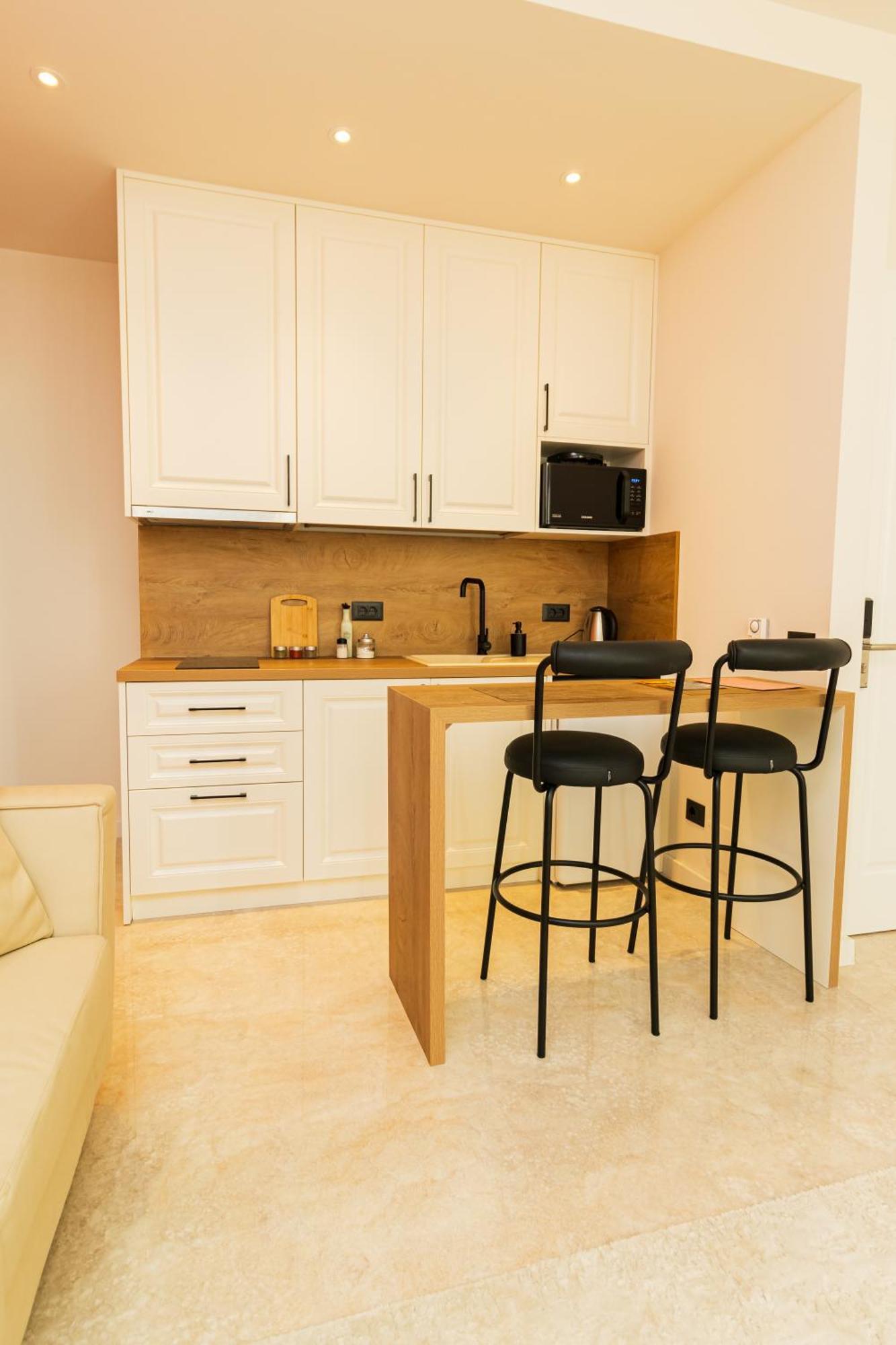 Coral Cane Apartment *